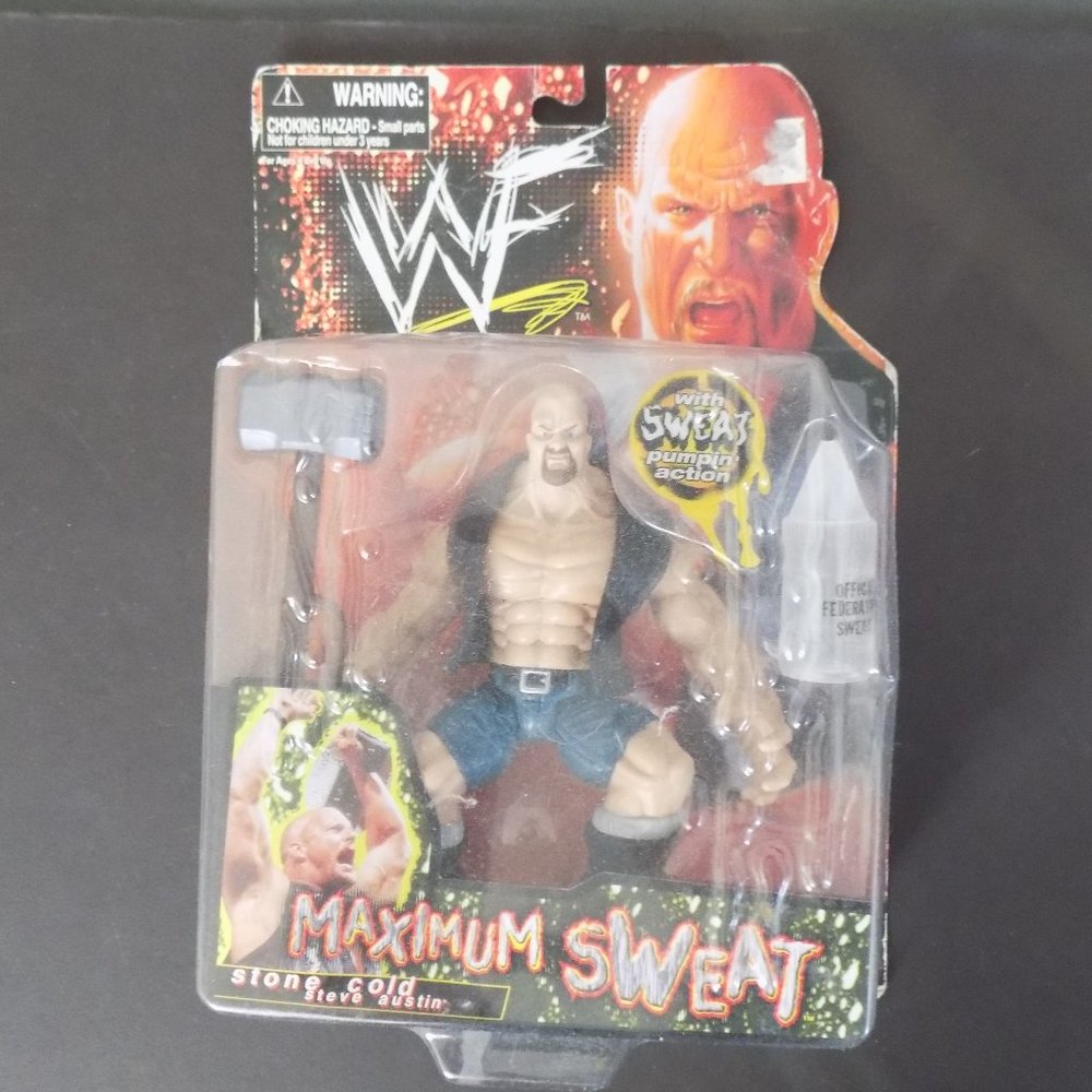 VINTAGE WWE WWF STONE COLD STEVE AUSTIN MAXIMUM SWEAT ACTION FIGURE ON CARD